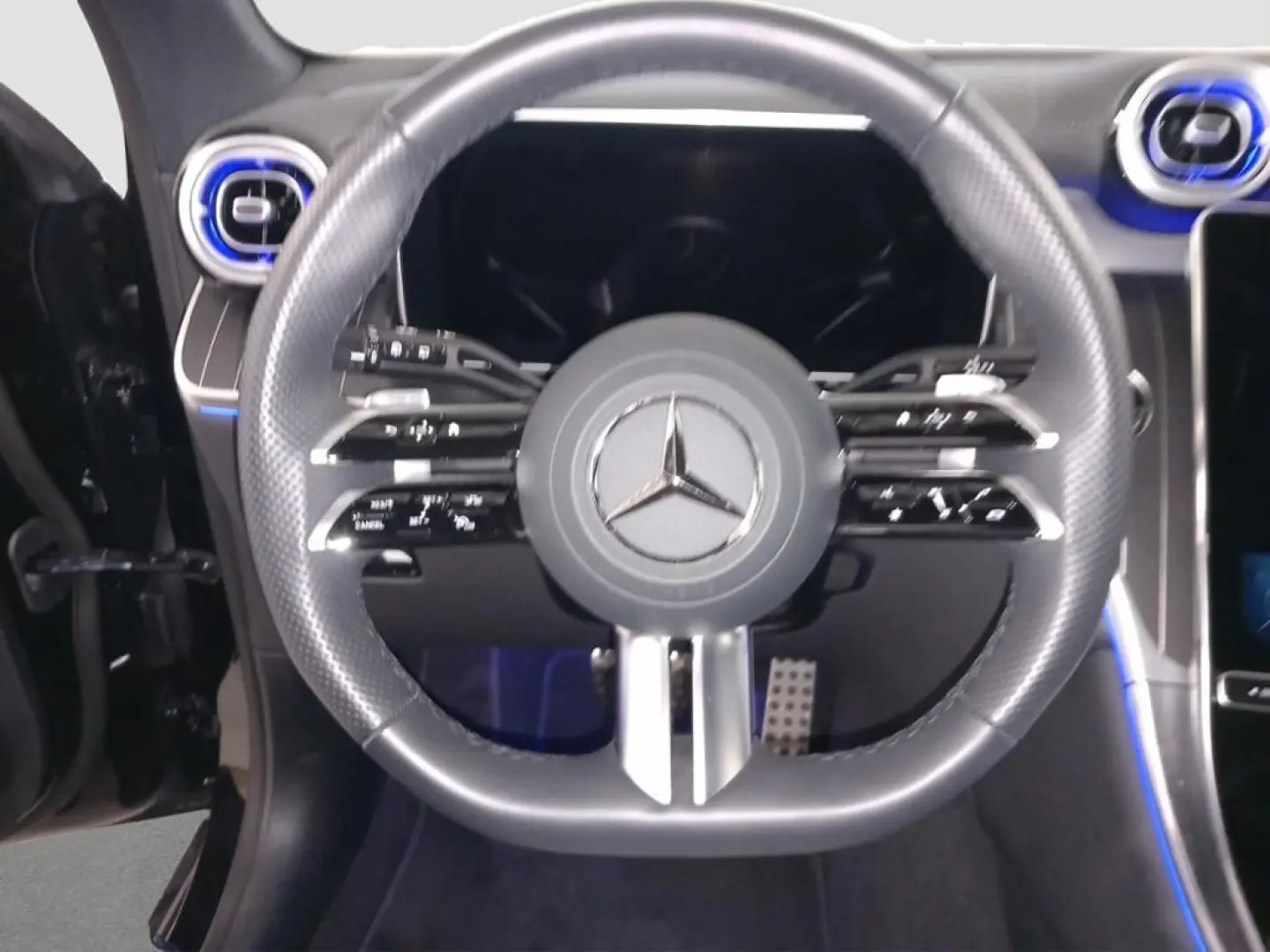 GLC 200 4M AMG AHK Pano-Dach Distronic 360