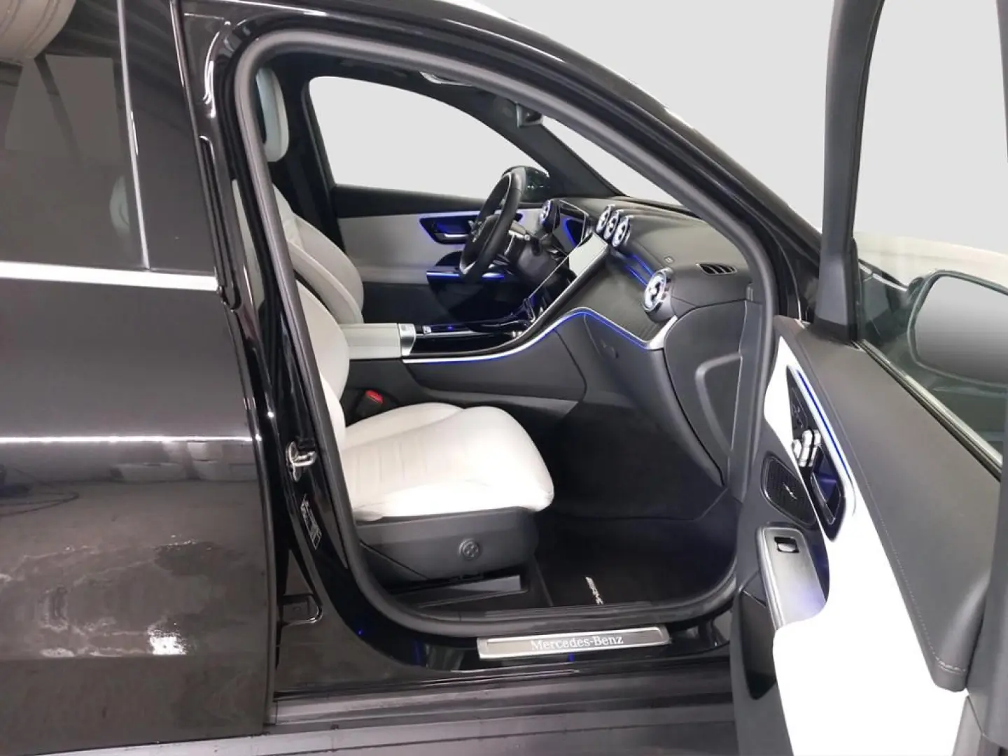 GLC 200 4M AMG AHK Pano-Dach Distronic 360