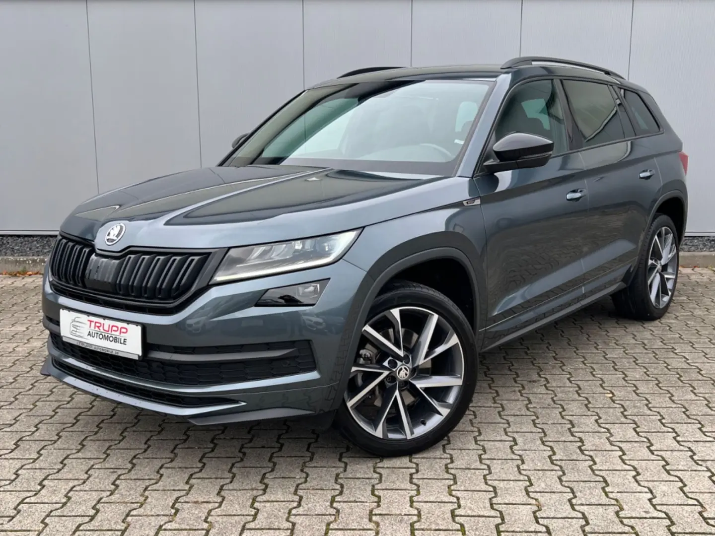 Kodiaq Sportline 4x4 7-Sitzer LED AHK Virtual SH