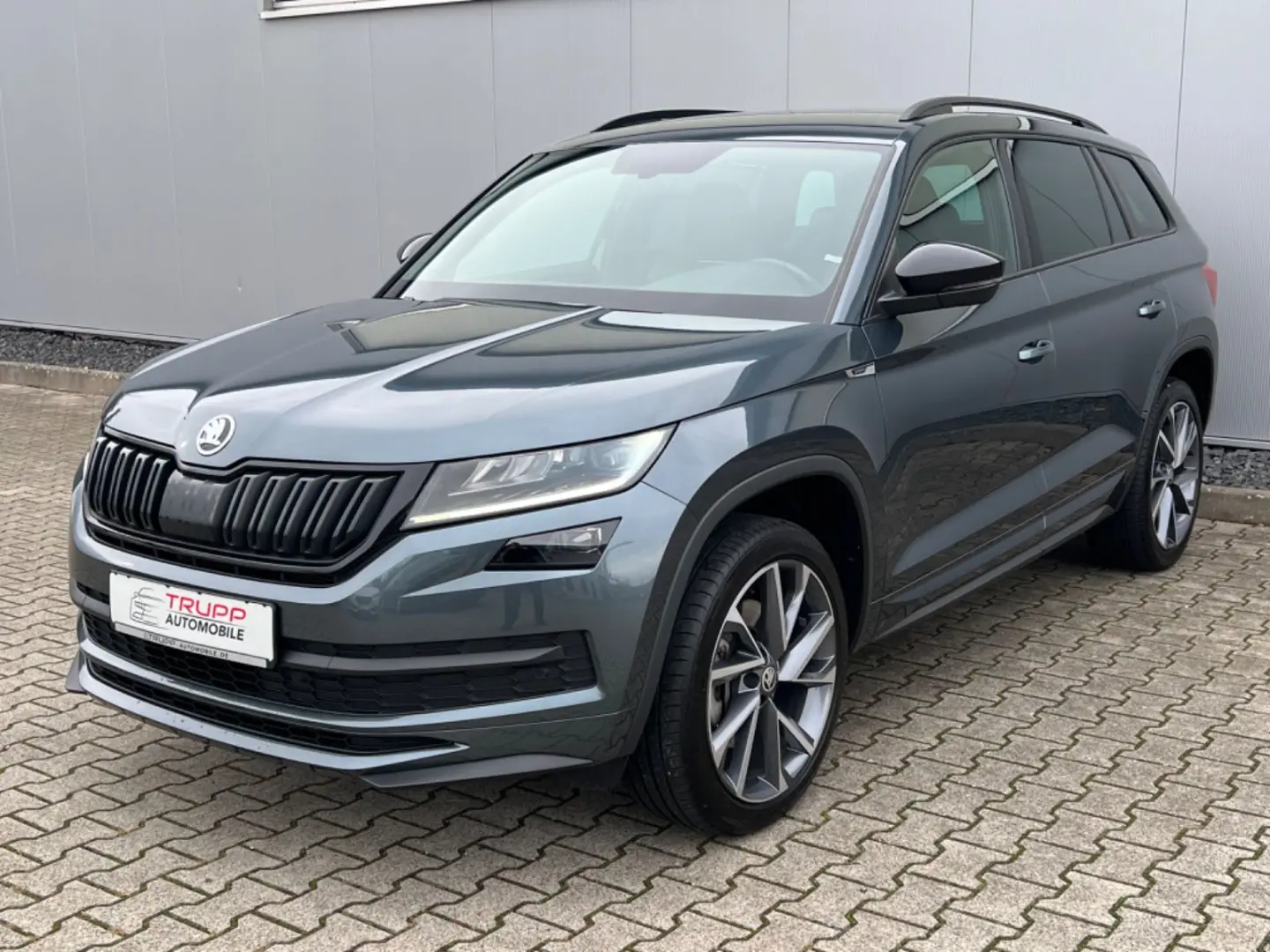 Kodiaq Sportline 4x4 7-Sitzer LED AHK Virtual SH