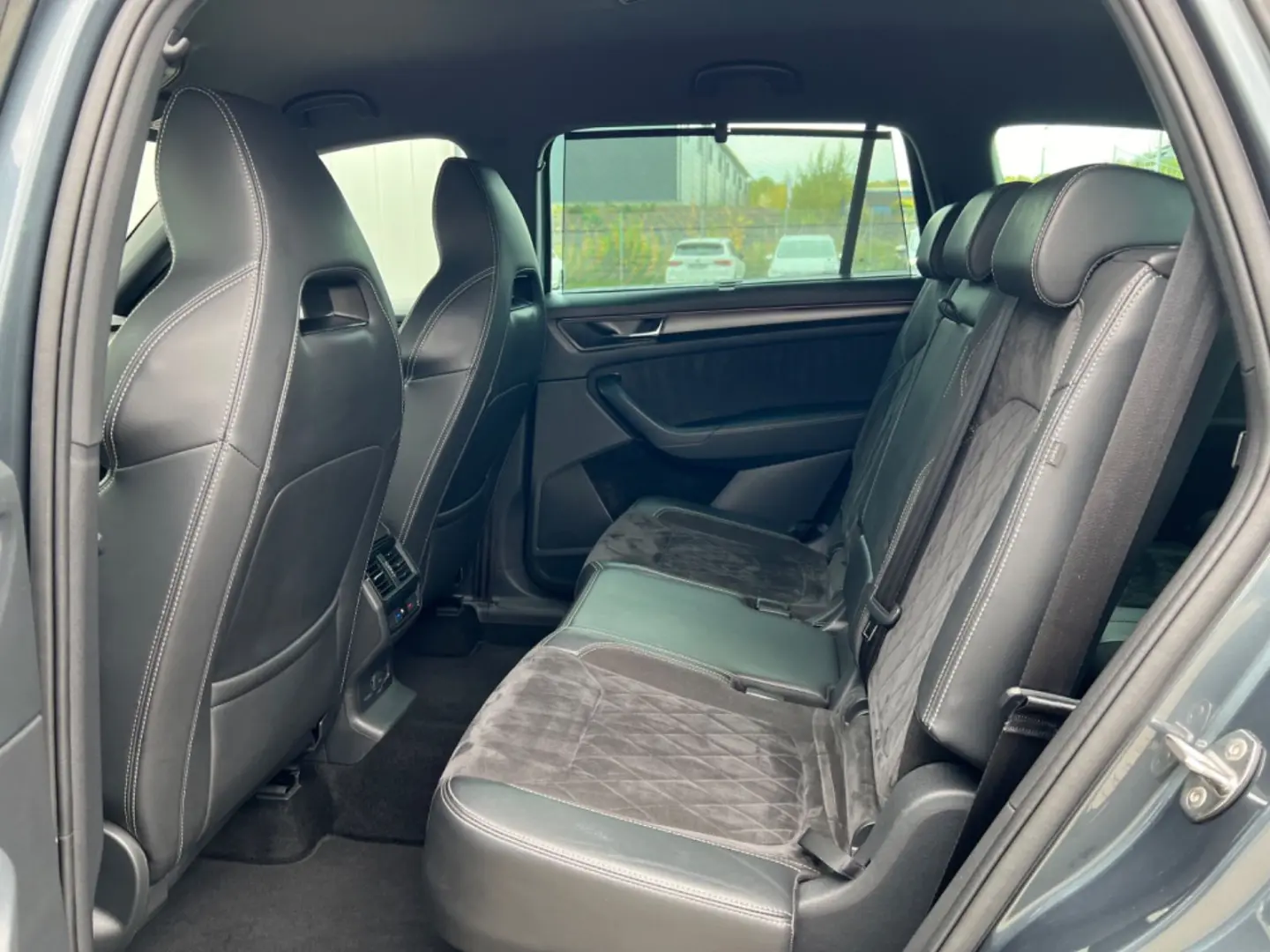 Kodiaq Sportline 4x4 7-Sitzer LED AHK Virtual SH