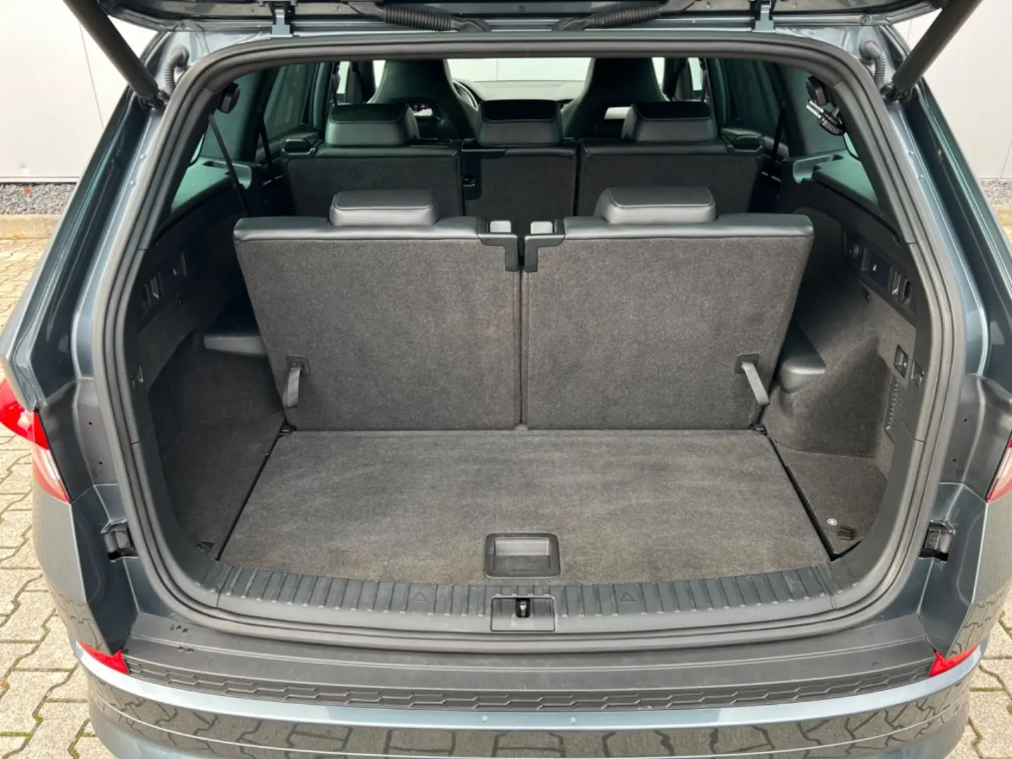 Kodiaq Sportline 4x4 7-Sitzer LED AHK Virtual SH