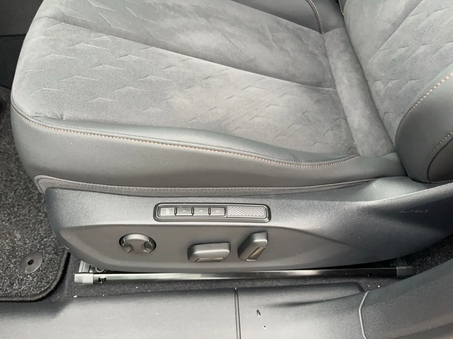 CUPRA Terramar VZ 2.0TSI 4x4 MATRIX Kam 360 PANO