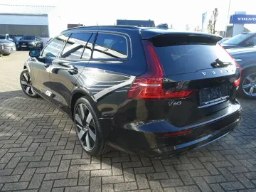 V60 Plus Dark T6 AWD HeadUP H&K 360  Pano BLIS