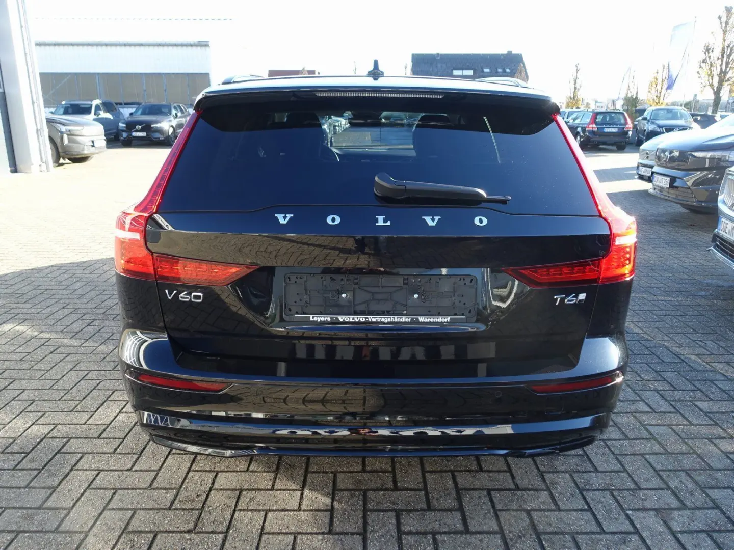 V60 Plus Dark T6 AWD HeadUP H&K 360  Pano BLIS
