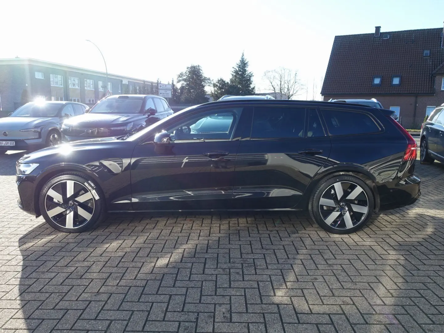 V60 Plus Dark T6 AWD HeadUP H&K 360  Pano BLIS