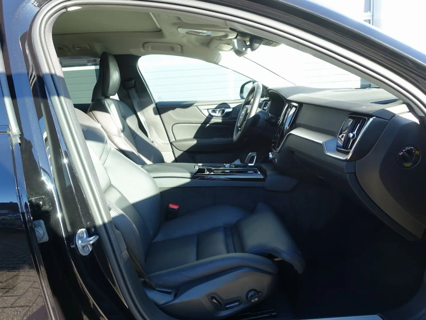 V60 Plus Dark T6 AWD HeadUP H&K 360  Pano BLIS