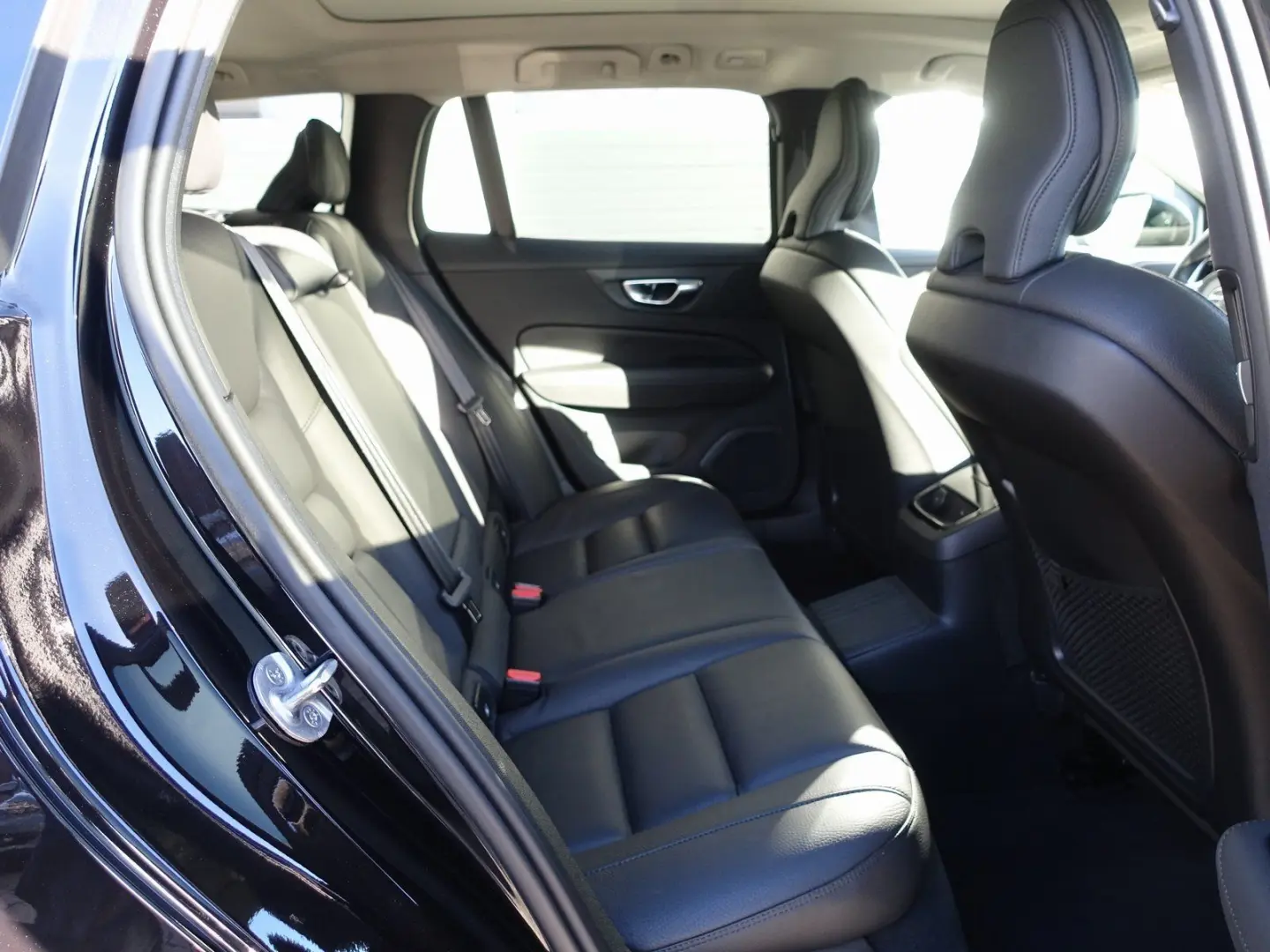 V60 Plus Dark T6 AWD HeadUP H&K 360  Pano BLIS