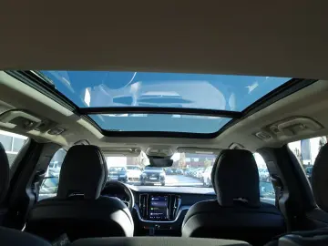 V60 Plus Dark T6 AWD HeadUP H&K 360  Pano BLIS