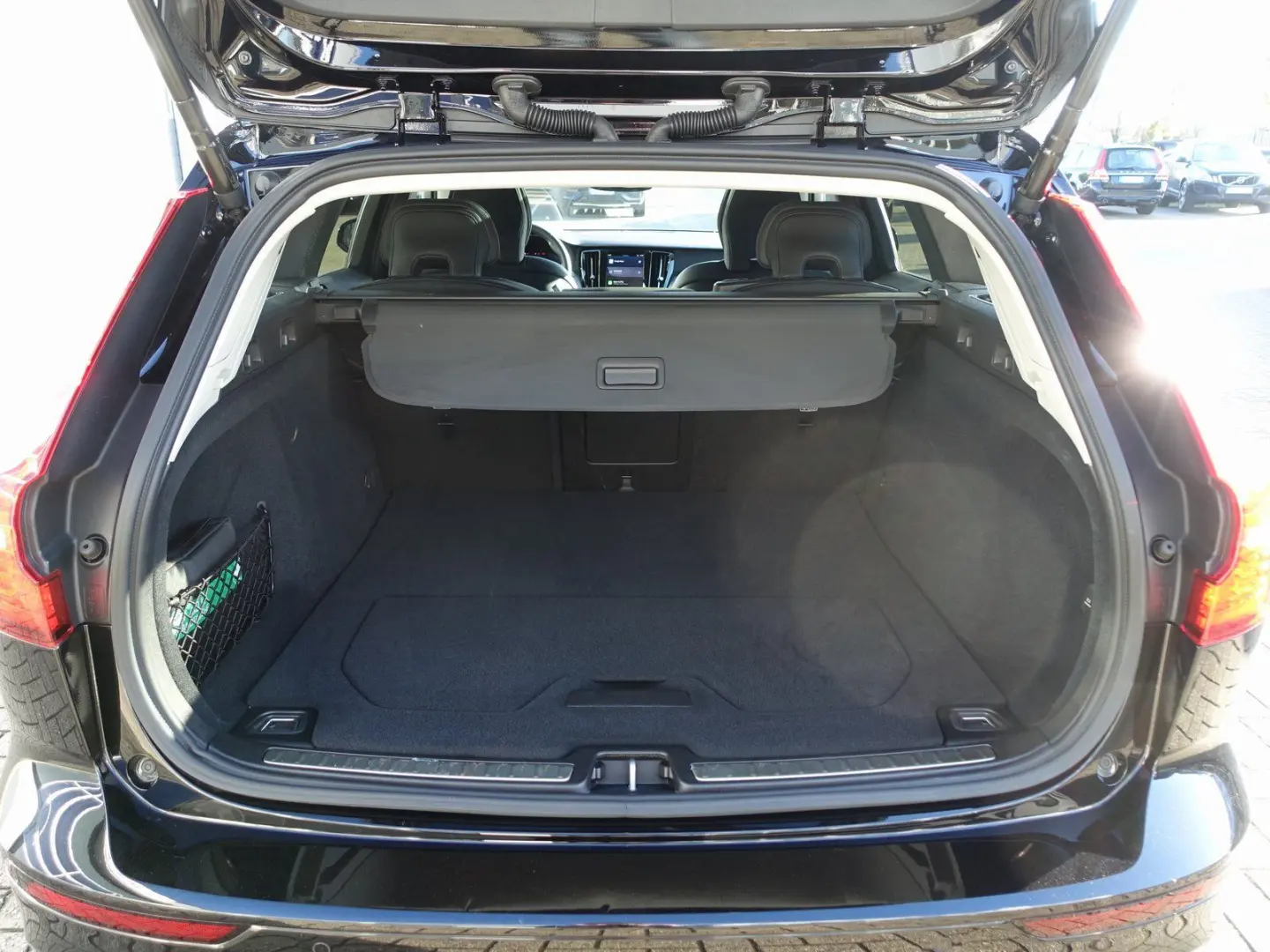 V60 Plus Dark T6 AWD HeadUP H&K 360  Pano BLIS