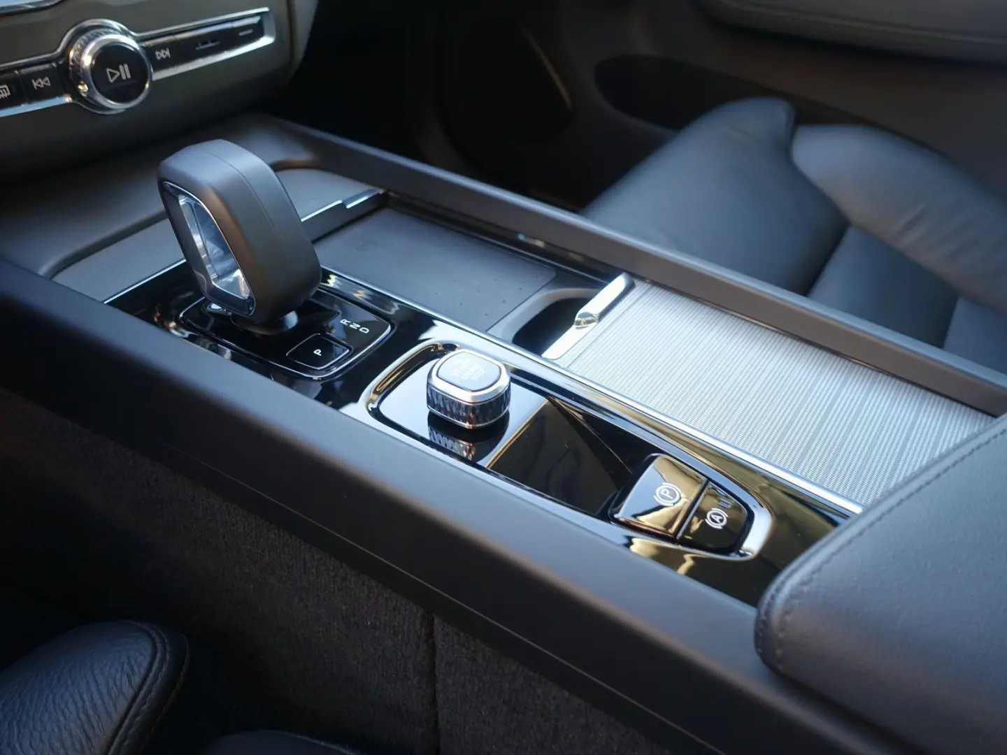 XC60 Plus T8 AWD Plug-in Hybrid FourC 360  Pano