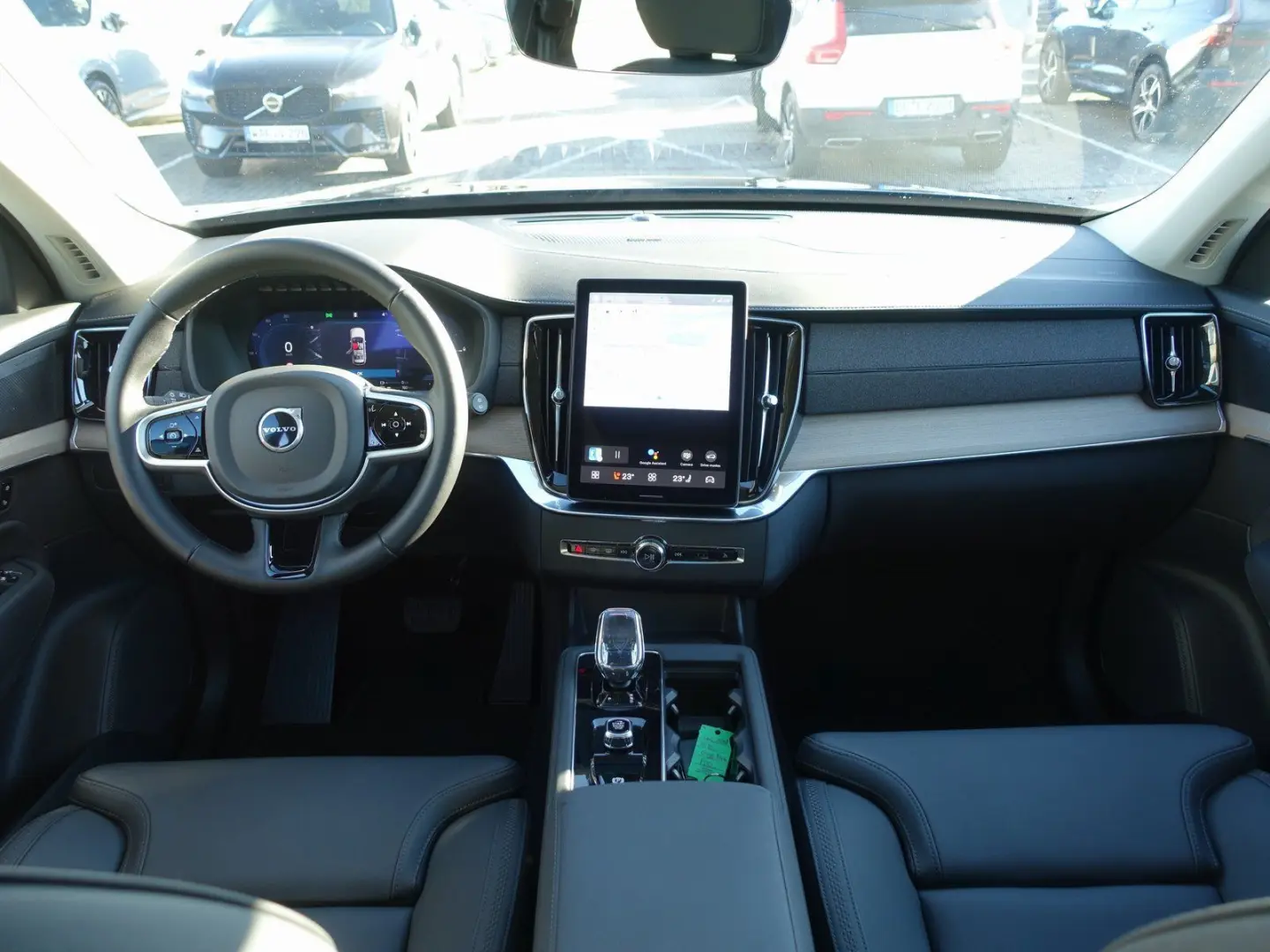 XC90 Plus Dark T8 AWD Plug-in Hybrid PANO FOUR-C