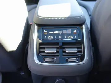 XC90 Plus Dark T8 AWD Plug-in Hybrid PANO FOUR-C