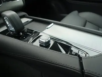 XC90 Plus  T8 AWD Plug-in Hybrid 360  HeadUP BLS