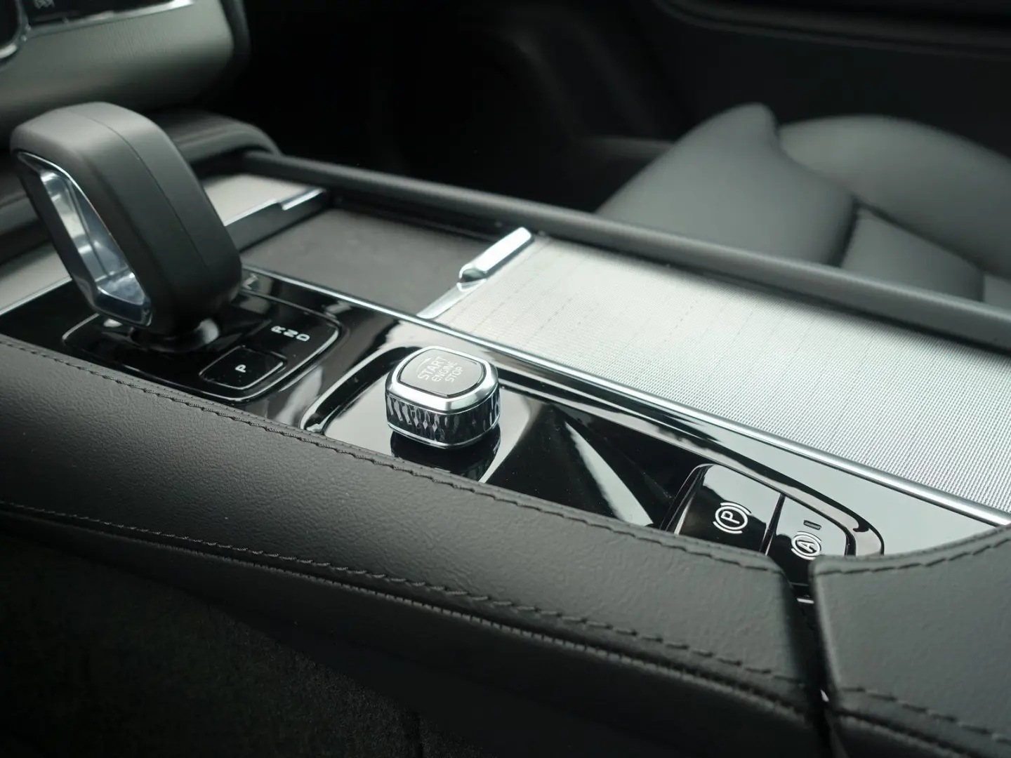 XC90 Plus  T8 AWD Plug-in Hybrid 360  HeadUP BLS