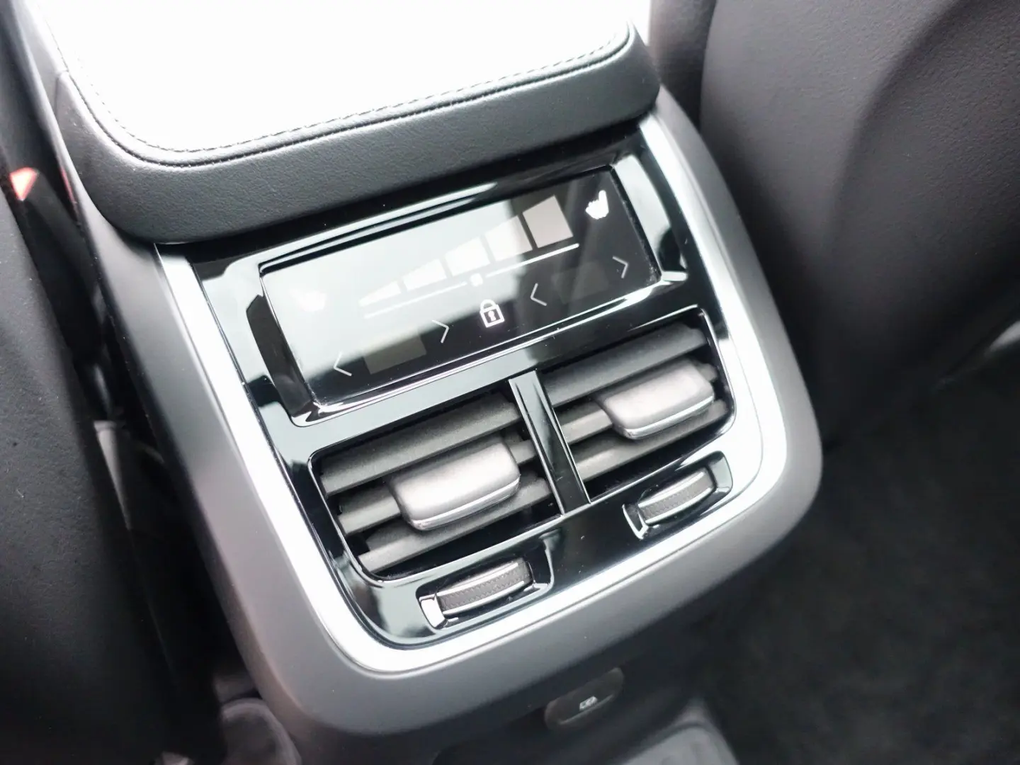 XC90 Plus  T8 AWD Plug-in Hybrid 360  HeadUP BLS