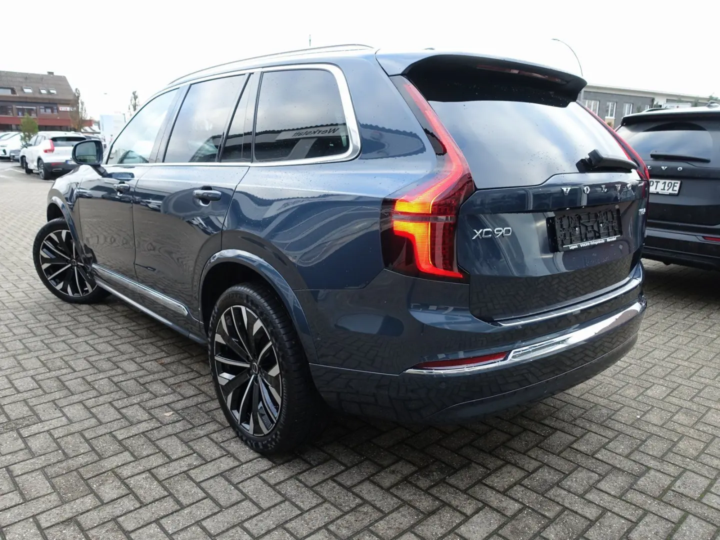XC90 Ultra T8 AWD B&W FourC AHK Pano 360  HeadUP