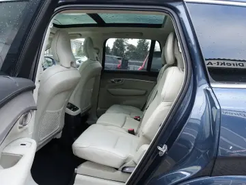 XC90 Ultra T8 AWD B&W FourC AHK Pano 360  HeadUP