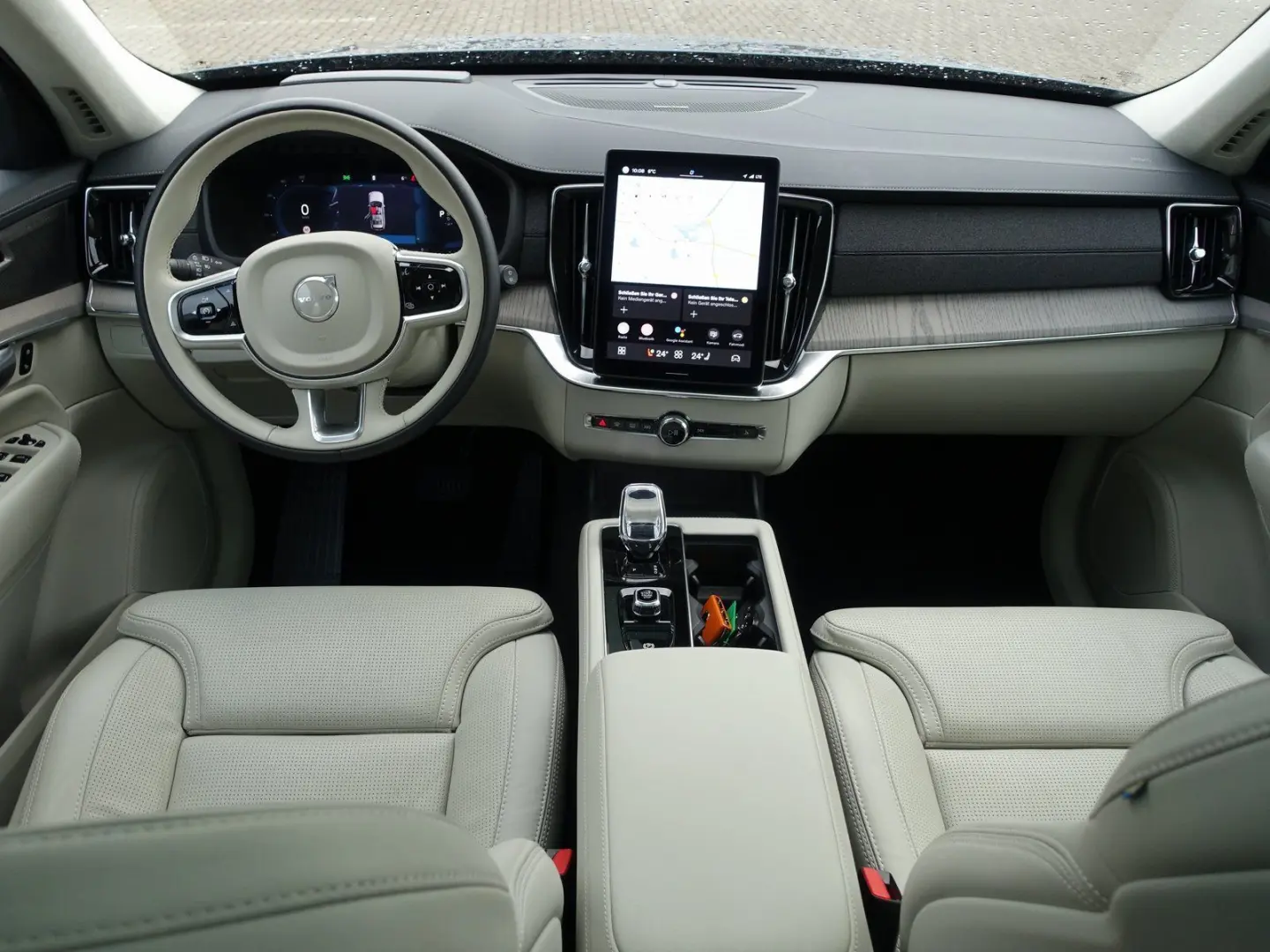 XC90 Ultra T8 AWD B&W FourC AHK Pano 360  HeadUP