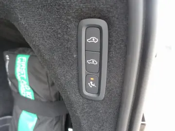 XC90 Ultra T8 AWD B&W FourC AHK Pano 360  HeadUP