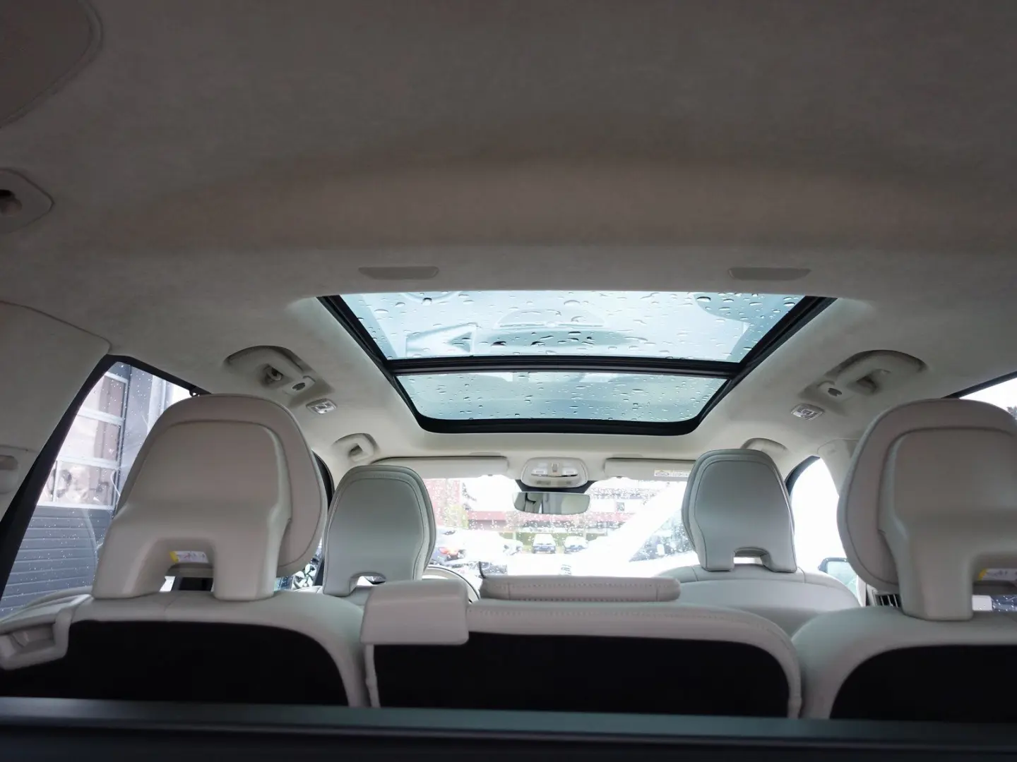 XC90 Ultra T8 AWD B&W FourC AHK Pano 360  HeadUP