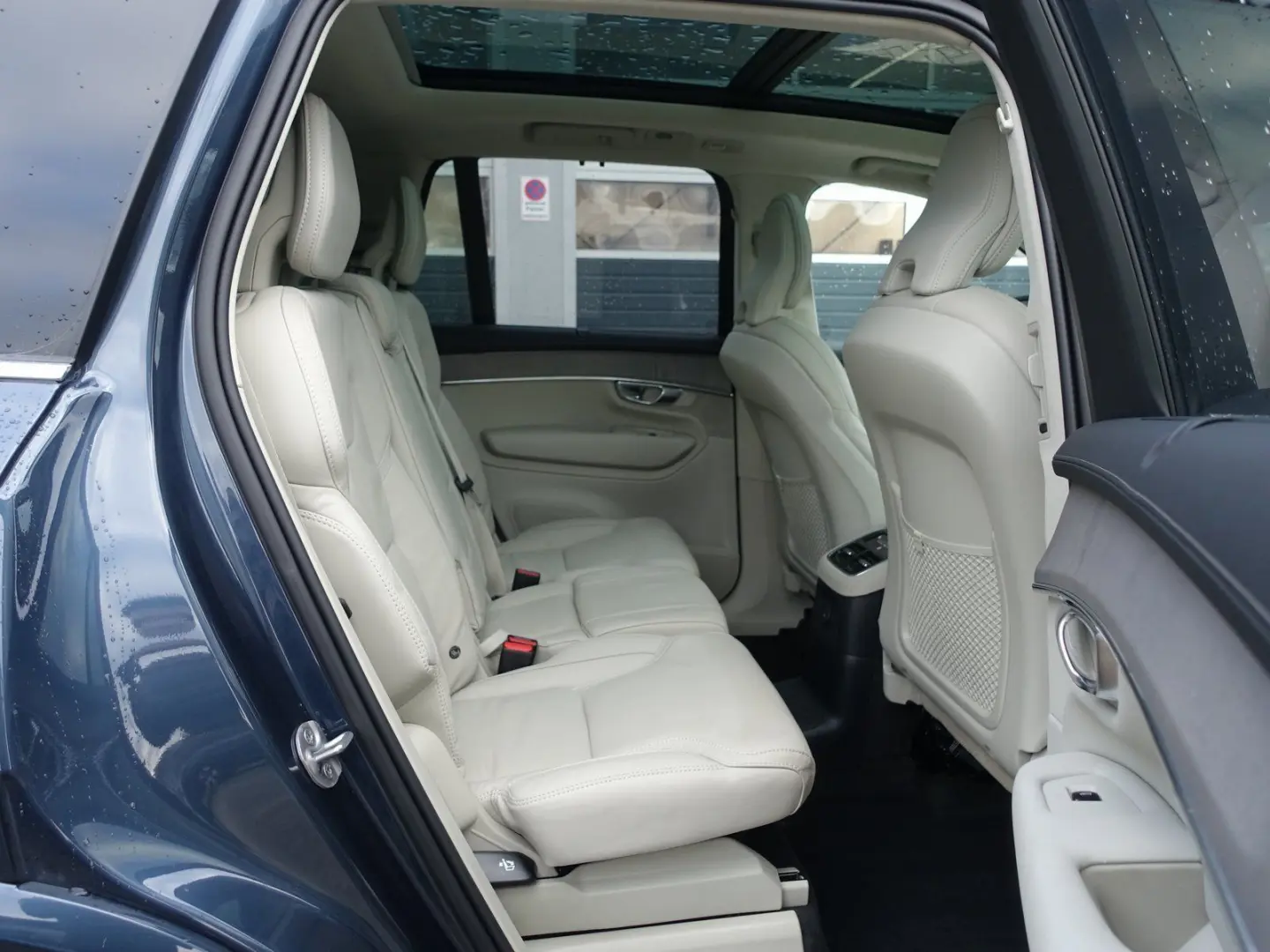 XC90 Ultra T8 AWD B&W FourC AHK Pano 360  HeadUP