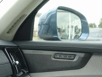 XC90 Ultra T8 AWD B&W FourC AHK Pano 360  HeadUP