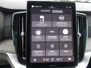 XC90 Ultra T8 AWD B&W FourC AHK Pano 360  HeadUP