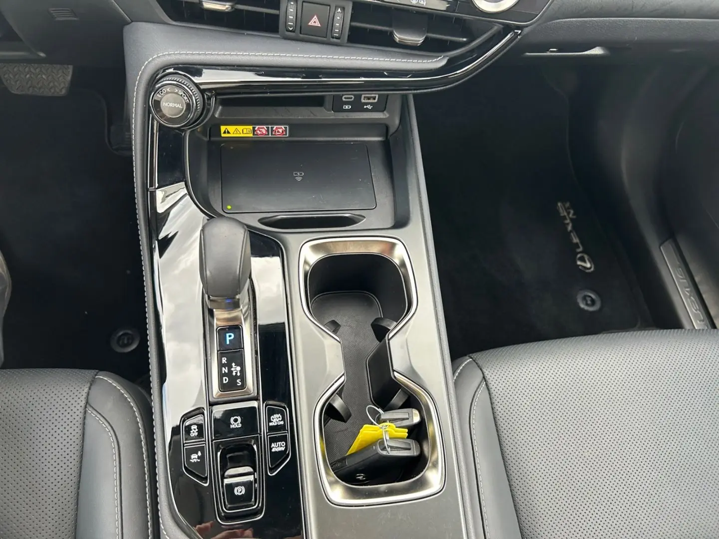 NX 450h  E-FOUR Executive Line  AHK Leder 360Gra