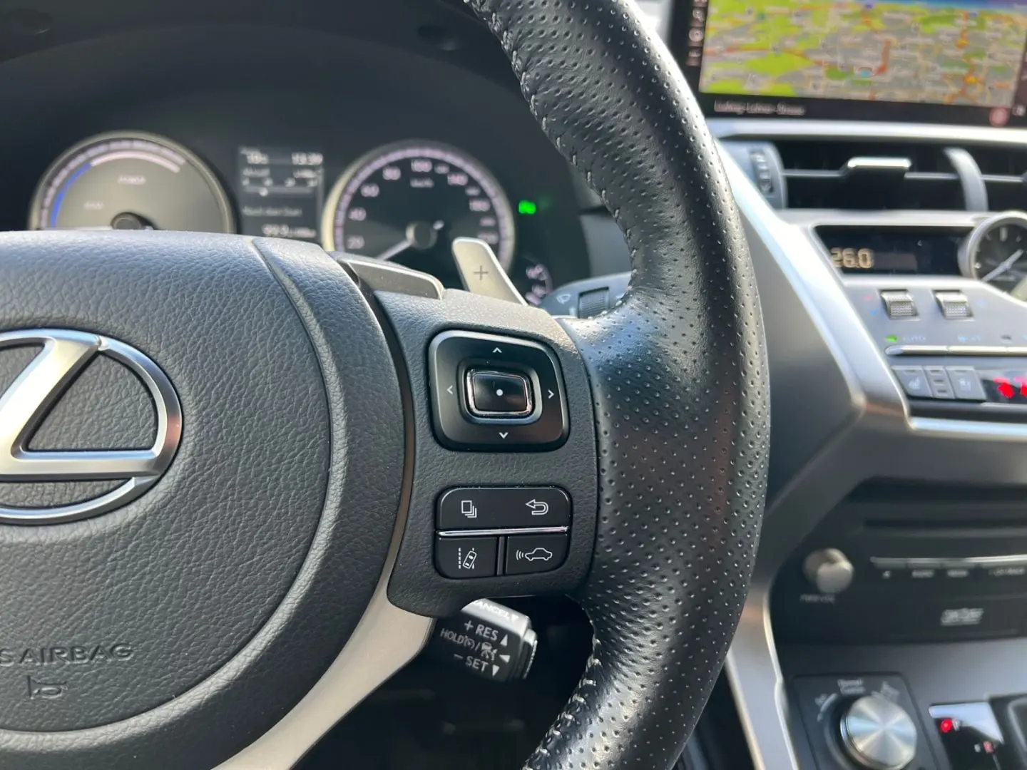 NX 300h E-FOUR F SPORT  Matrix 360  Levinson Pan