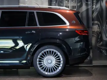 Mercedes-Benz GLS 600 MAYBACH   DUO-TONE E-ACTIVE BODY