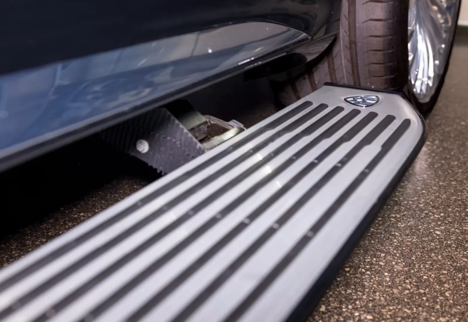 Mercedes-Benz GLS 600 MAYBACH   DUO-TONE E-ACTIVE BODY