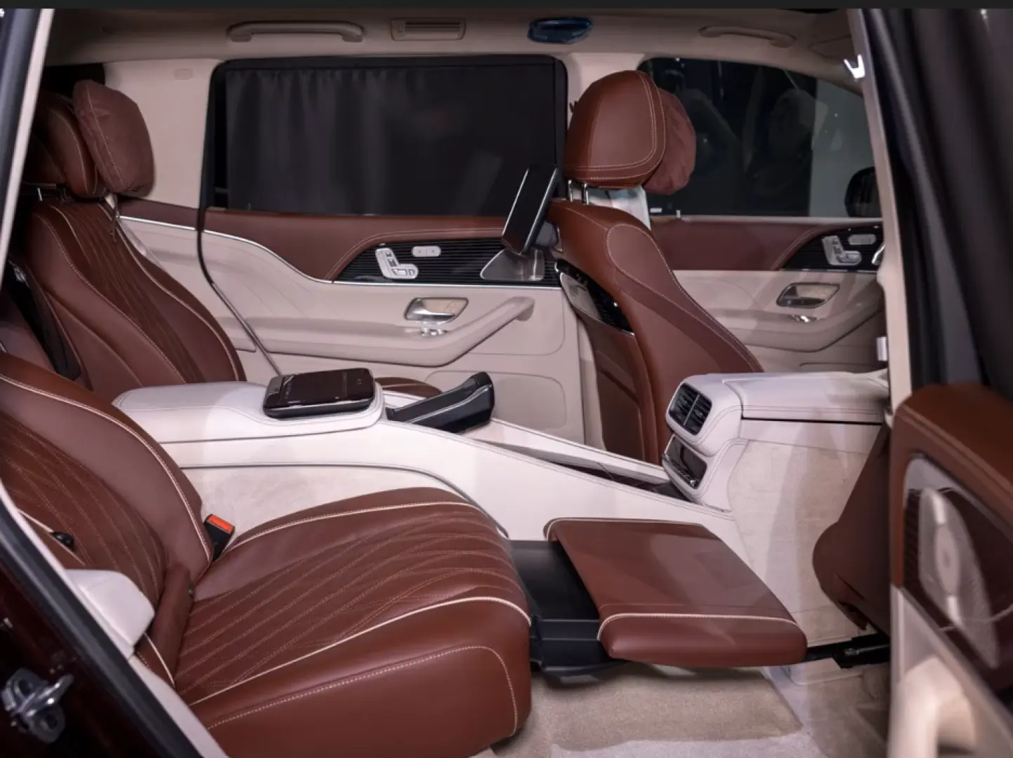 Mercedes-Benz GLS 600 MAYBACH   DUO-TONE E-ACTIVE BODY