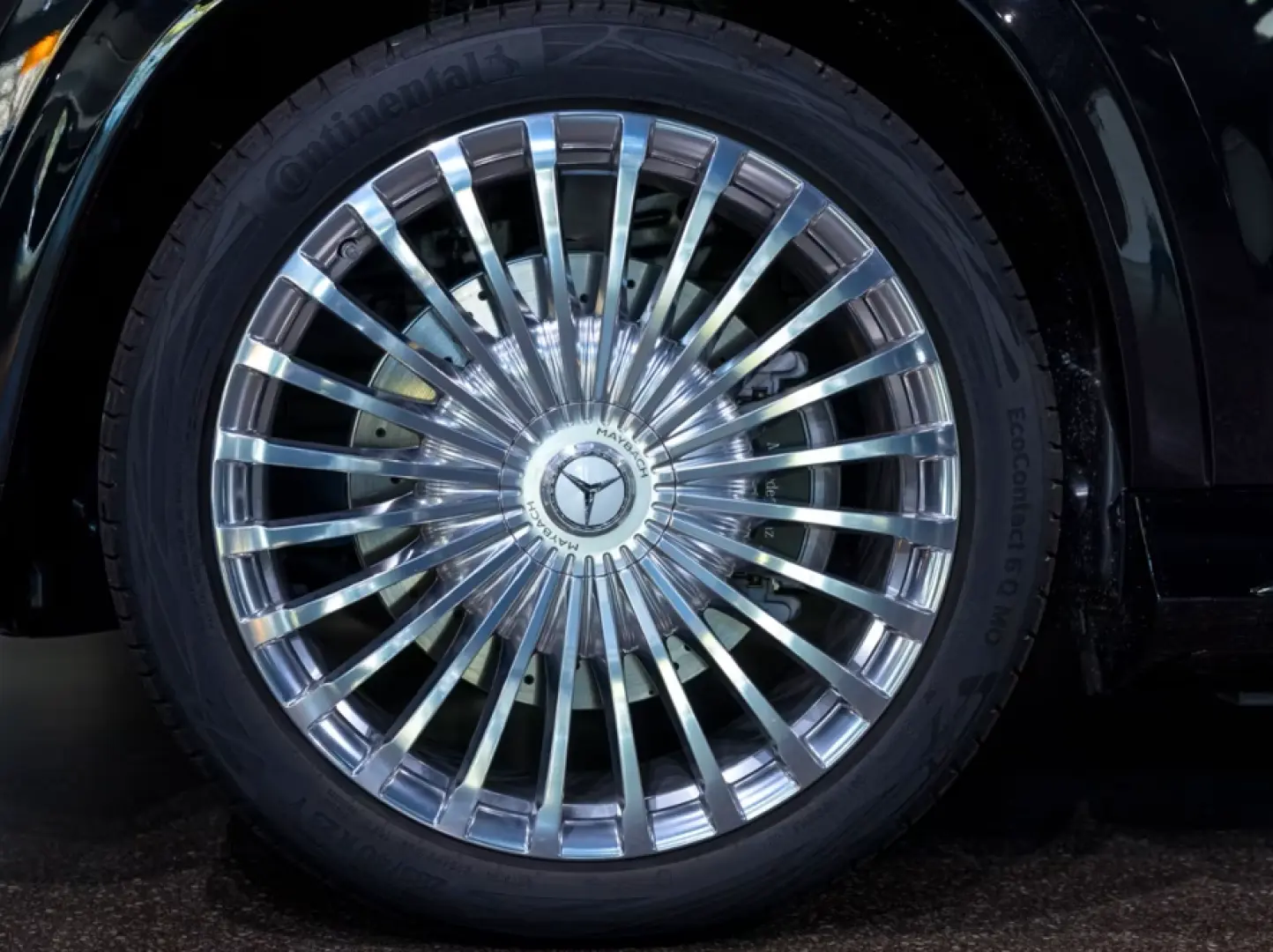 Mercedes-Benz GLS 600 MAYBACH   DUO-TONE E-ACTIVE BODY