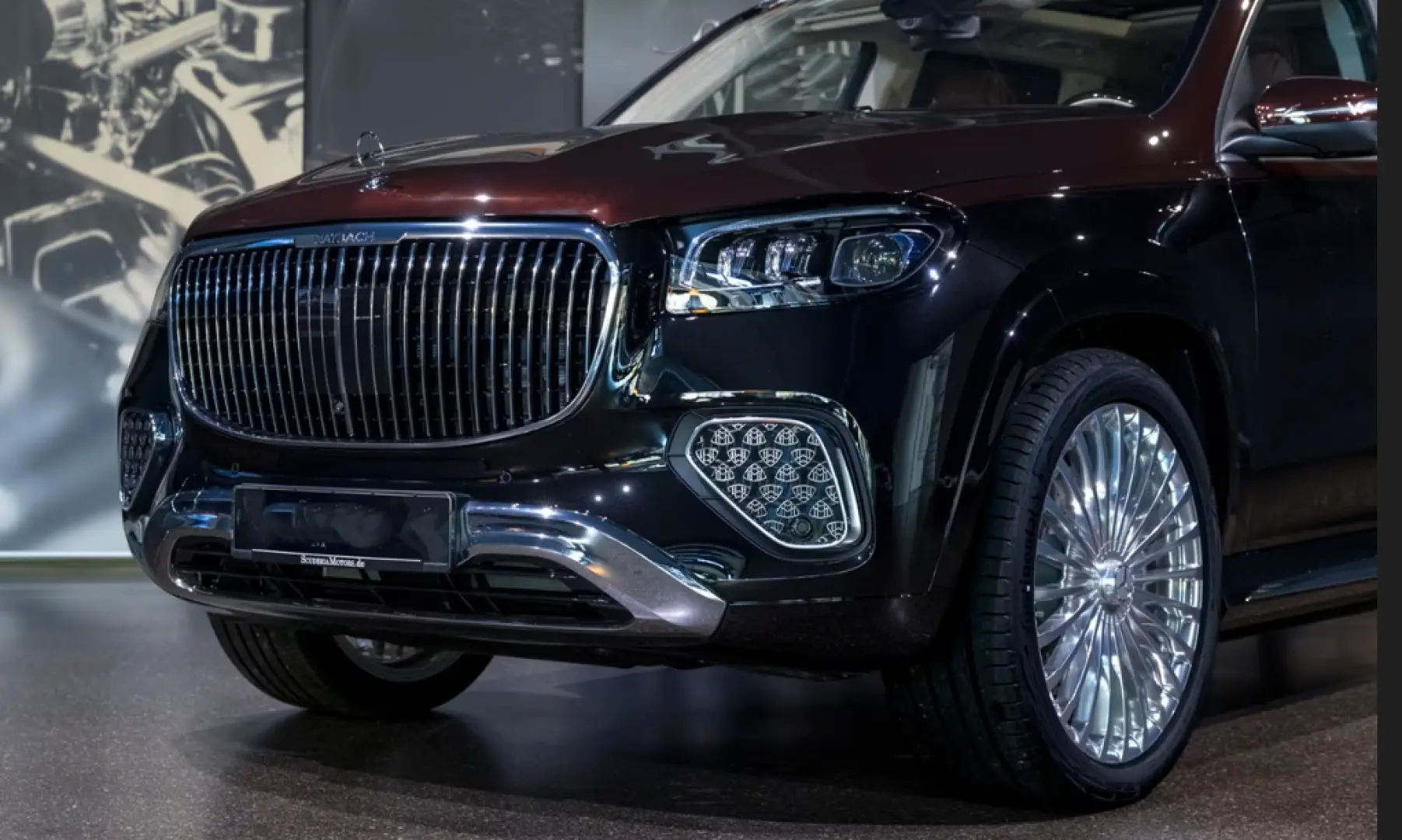 Mercedes-Benz GLS 600 MAYBACH   DUO-TONE E-ACTIVE BODY