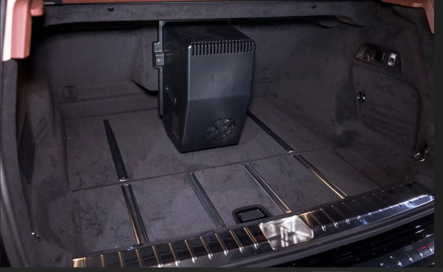 Mercedes-Benz GLS 600 MAYBACH   DUO-TONE E-ACTIVE BODY