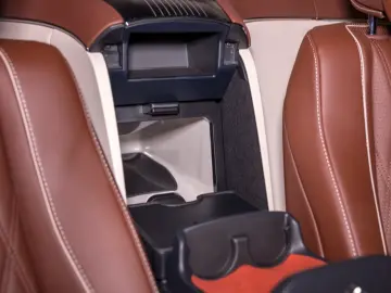 Mercedes-Benz GLS 600 MAYBACH   DUO-TONE E-ACTIVE BODY