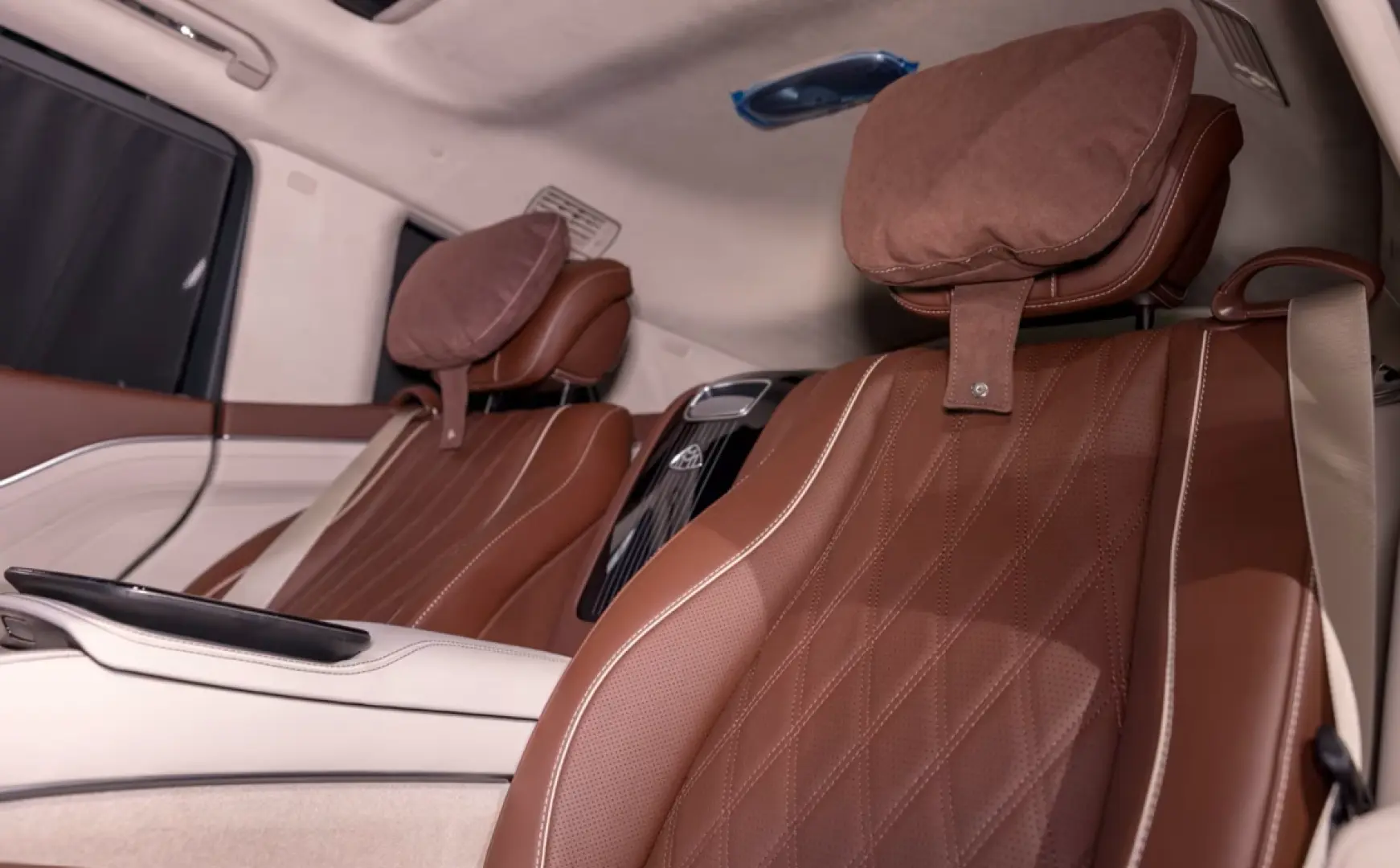 Mercedes-Benz GLS 600 MAYBACH   DUO-TONE E-ACTIVE BODY