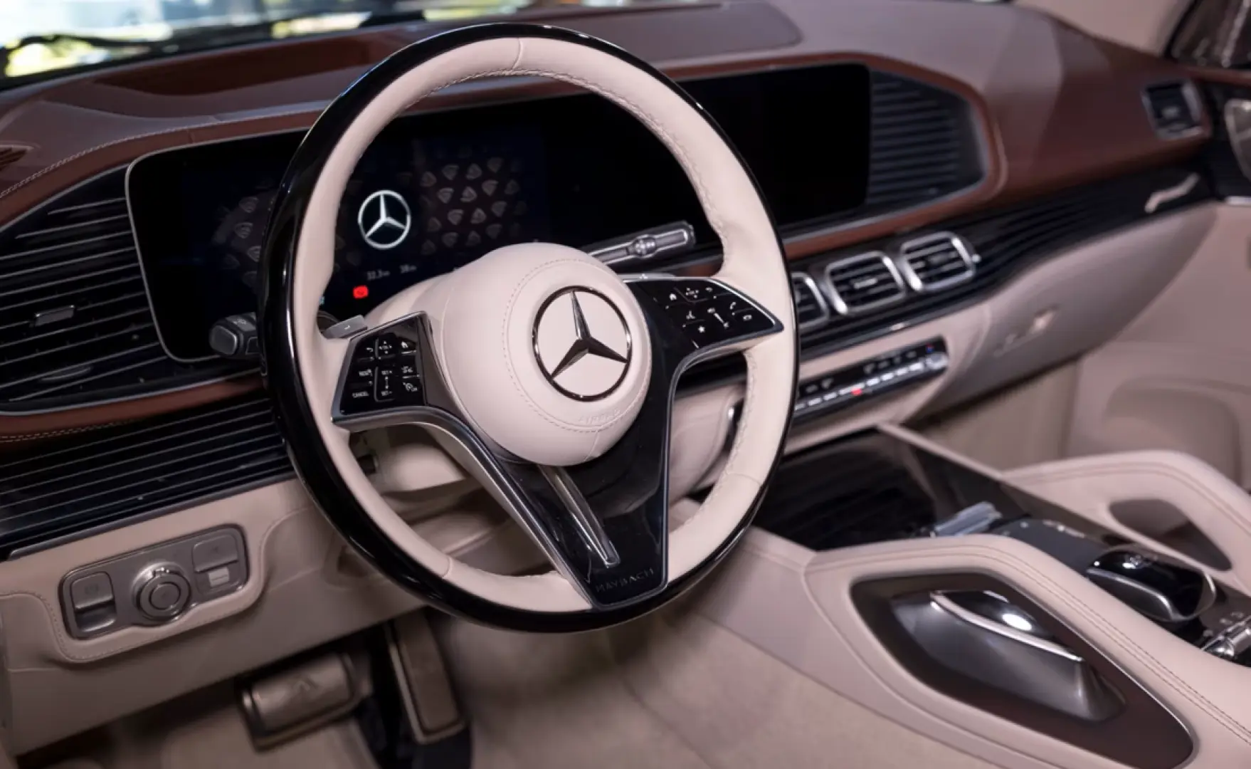 Mercedes-Benz GLS 600 MAYBACH   DUO-TONE E-ACTIVE BODY