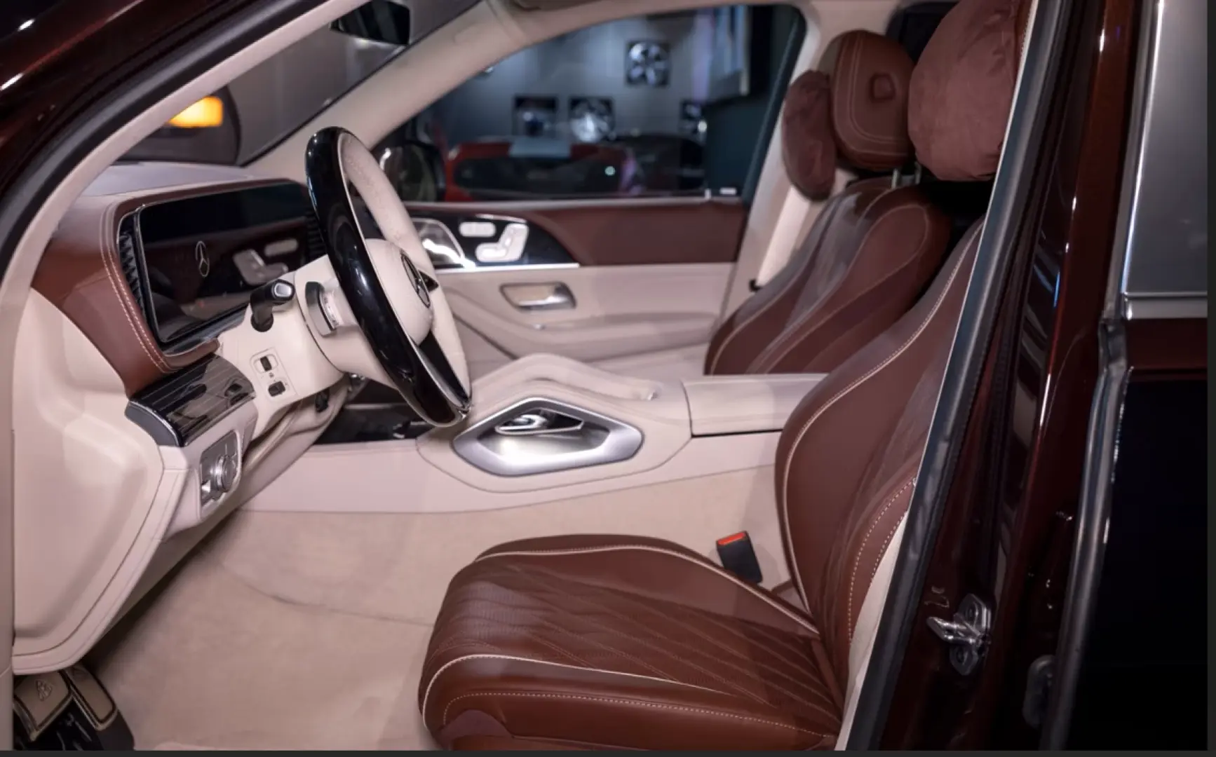 Mercedes-Benz GLS 600 MAYBACH   DUO-TONE E-ACTIVE BODY