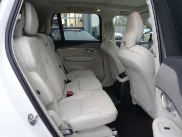 XC90 Ultra Dark T8 AWD Plug-in Hybrid PANO FourC