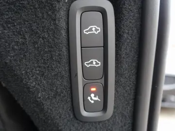 XC90 Ultra Dark T8 AWD Plug-in Hybrid PANO FourC