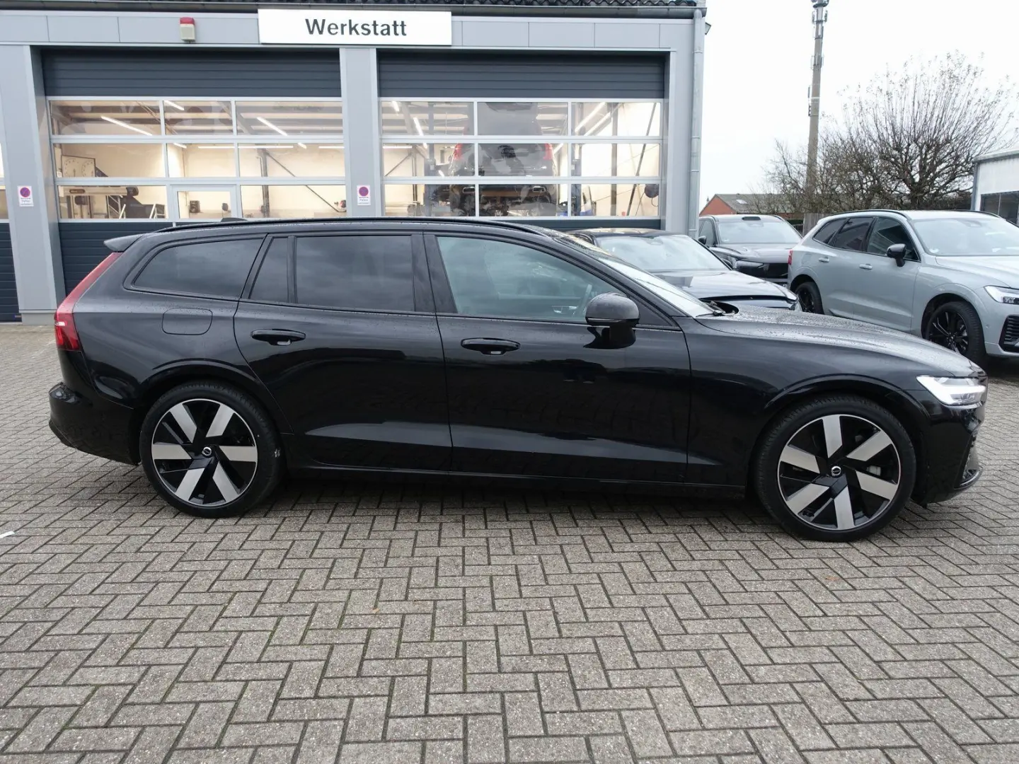 V60 Plus Dark T6 AWD Plug-in Hybrid AHK 360  KAM