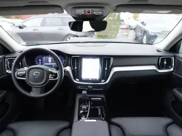 V60 Plus Dark T6 AWD Plug-in Hybrid AHK 360  KAM