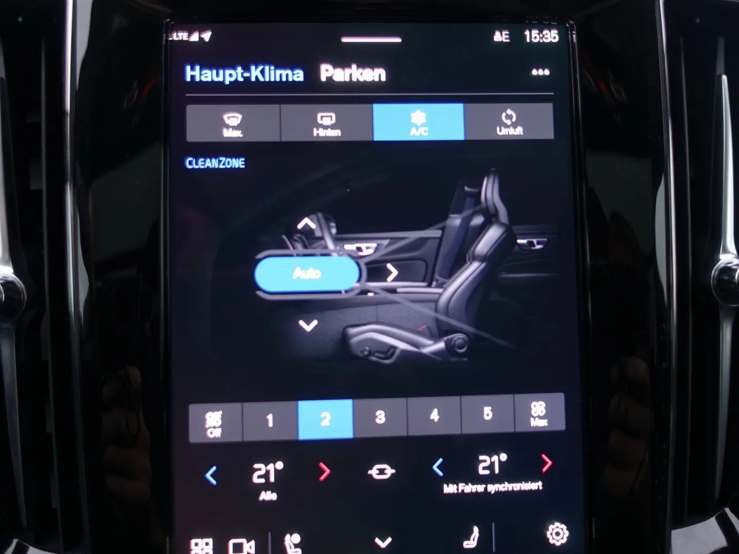 V60 Plus Dark T6 AWD Plug-in Hybrid AHK 360  KAM