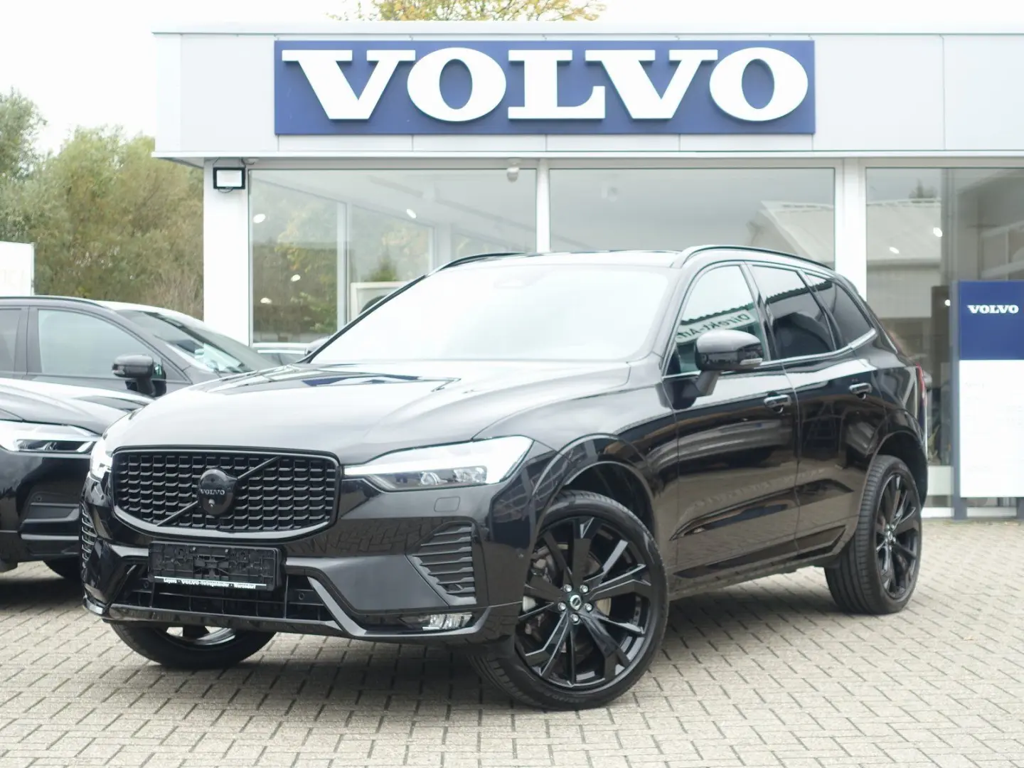 XC60 Black Edition Plus B5 AWD 360 Cam Four-C