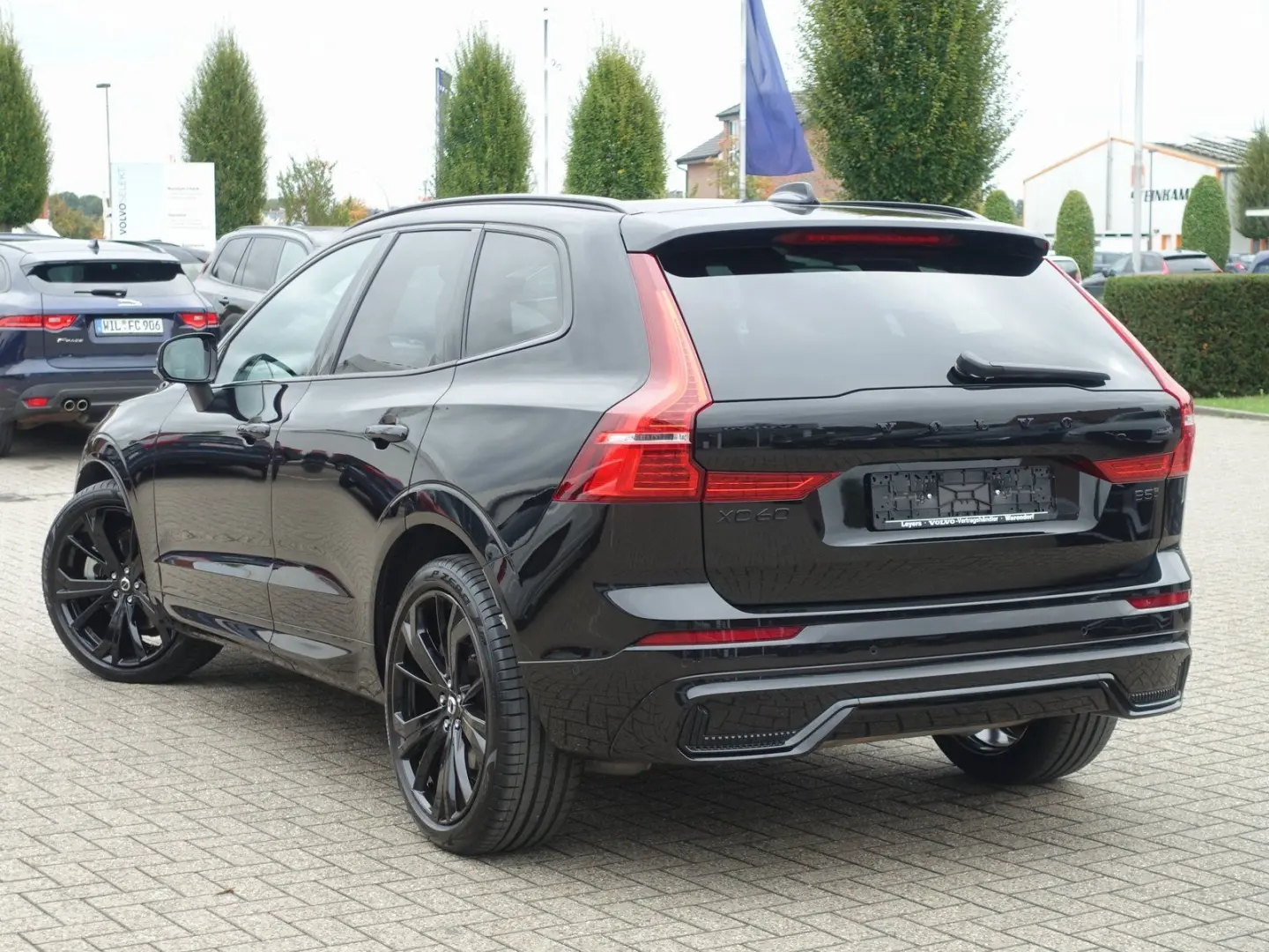XC60 Black Edition Plus B5 AWD 360 Cam Four-C