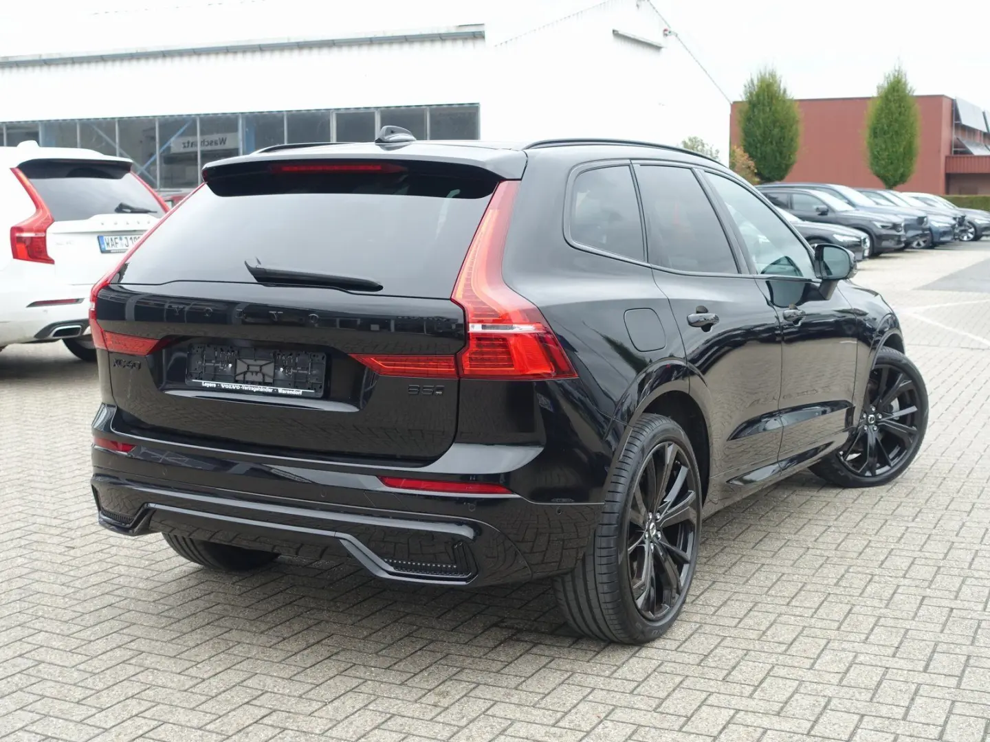 XC60 Black Edition Plus B5 AWD 360 Cam Four-C