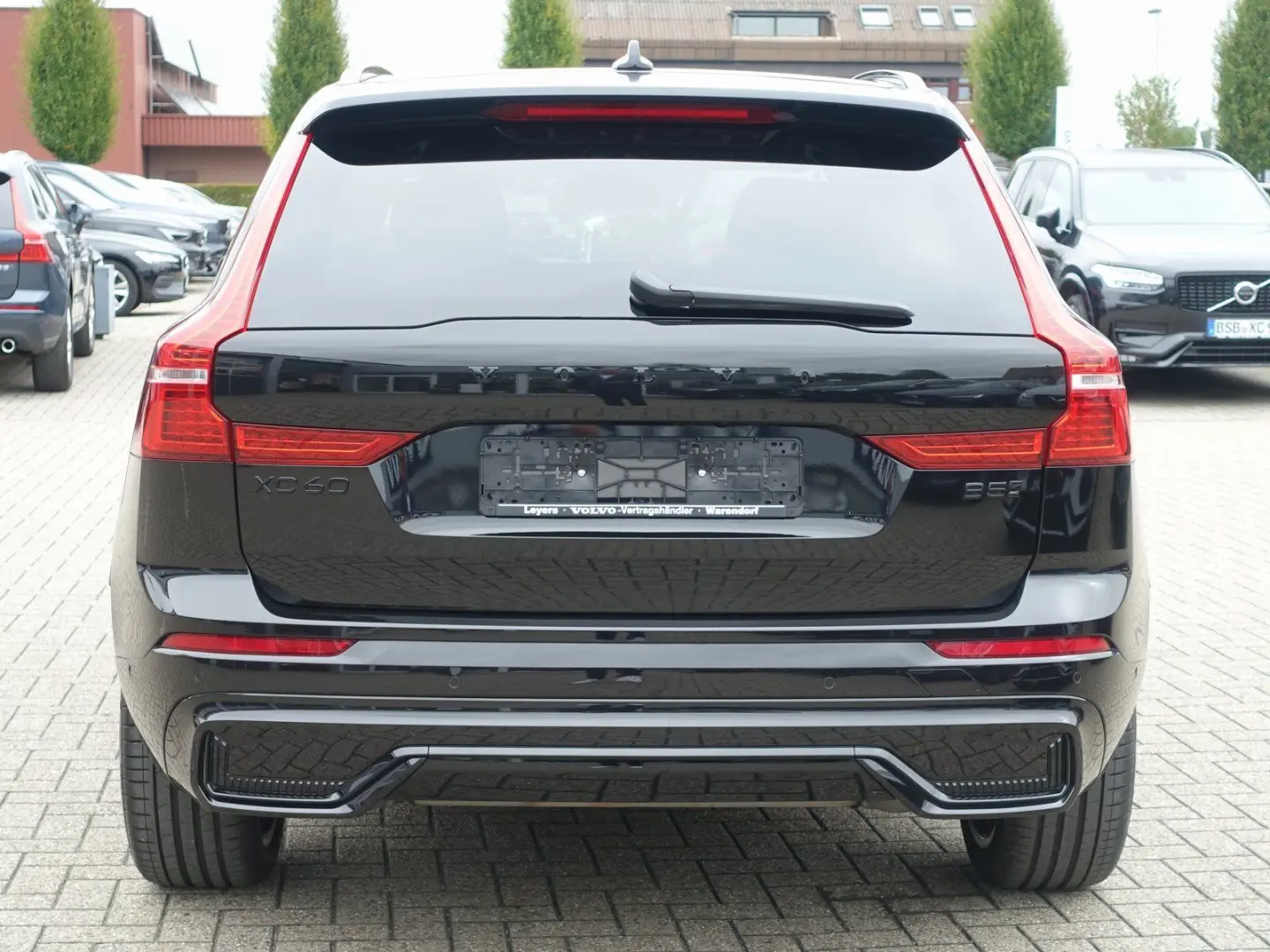 XC60 Black Edition Plus B5 AWD 360 Cam Four-C