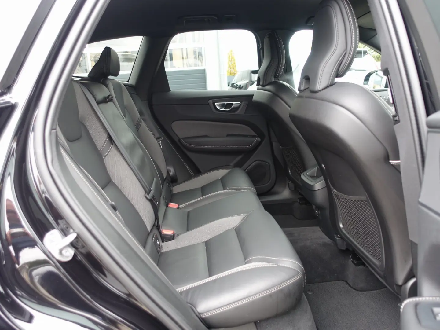 XC60 Black Edition Plus B5 AWD 360 Cam Four-C